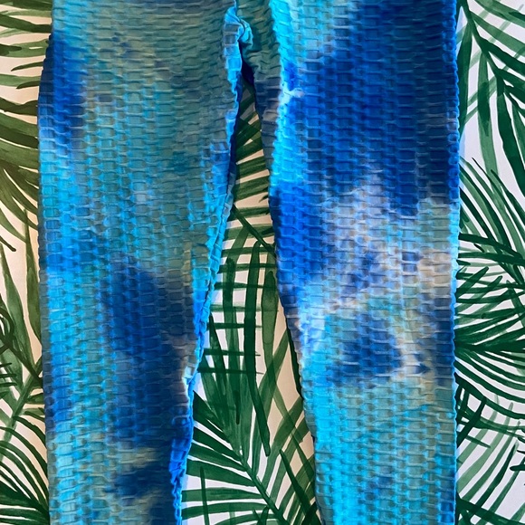 Never worn tie dye booty leggings - Picture 3 of 5